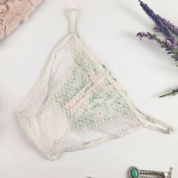 SMALL {Victoria's Secret} White {Daisy} Bikini Panty - Picture 2 of 6